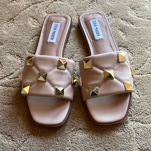 Steve Madden Size 8 Studded Tan Sandals.